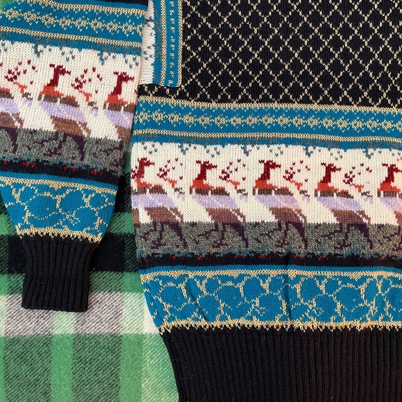 VINTAGE Turtleneck Grandpa Sweater with Pheasants and Gold Threading - Picture 2 of 4